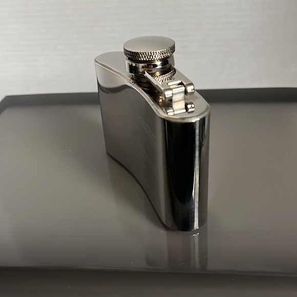 J&B Monogrammed 18/10 Stainless Steel Flask - Picture 5 of 9
